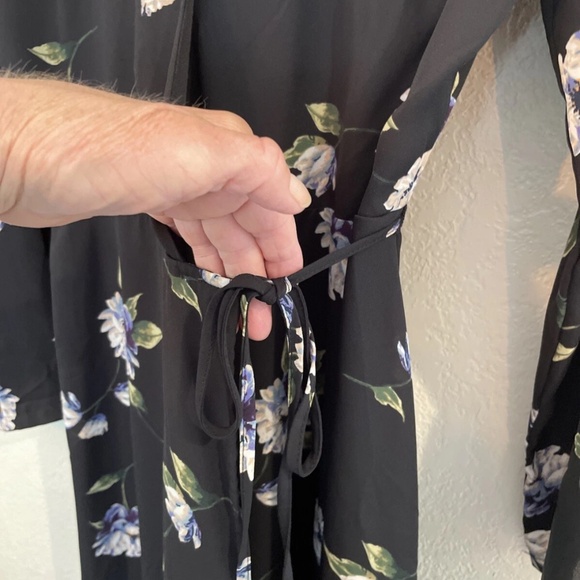 LUSH Long Sleeve Black Floral Wrap Dress Size Medium EUC - Picture 4 of 11